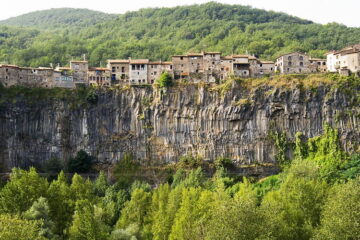 castellfollit de la roca un poble dalcada