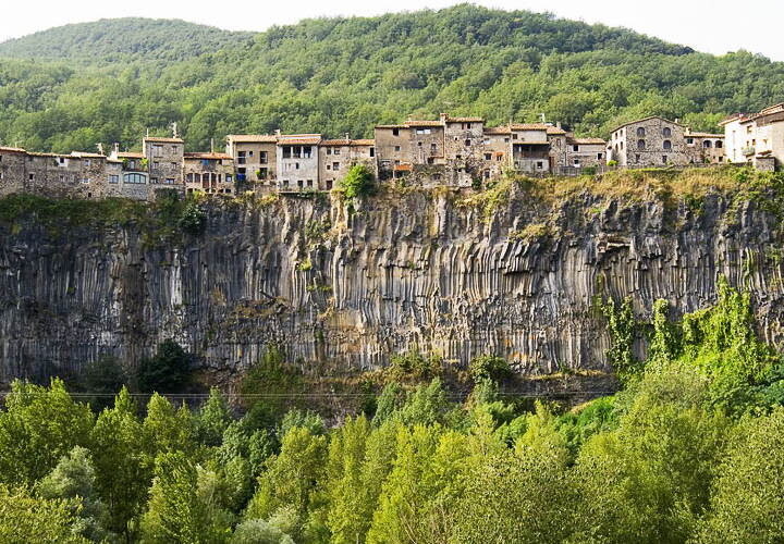 castellfollit de la roca un poble dalcada